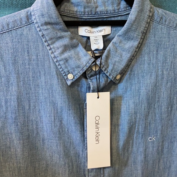 Calvin Klein Slim Fit Chambray Short Sleeve Shirt - Picture 4 of 4